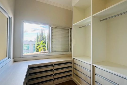 Casa de Condomínio para alugar com 4 quartos, 320m² em Swiss Park, Campinas