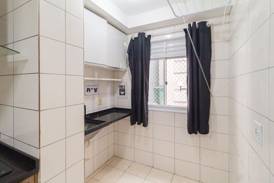 Área de serviço de apartamento para alugar com 2 quartos, 50m² em Quitaúna, Osasco