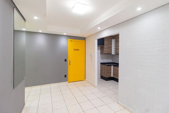 Sala de apartamento para alugar com 2 quartos, 50m² em Quitaúna, Osasco