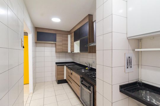 Cozinha de apartamento para alugar com 2 quartos, 50m² em Quitaúna, Osasco