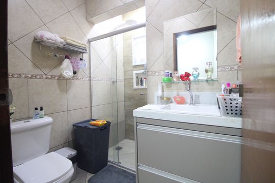 Banheiro de casa à venda com 2 quartos, 125m² em Jardim São Bernardo, São Paulo