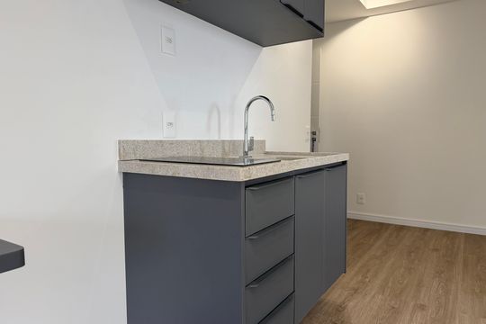 Banheiro de kitnet/studio para alugar com 1 quarto, 33m² em Campo Belo, São Paulo