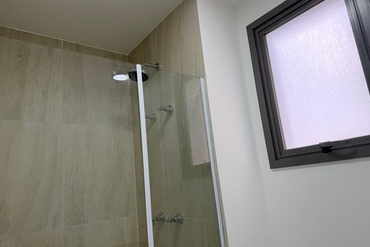 Banheiro de kitnet/studio para alugar com 1 quarto, 33m² em Campo Belo, São Paulo