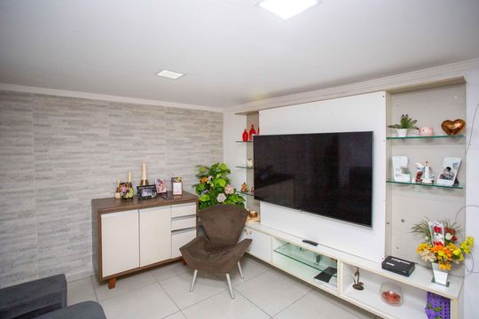 Sala de casa à venda com 2 quartos, 90m² em Piraporinha, Diadema