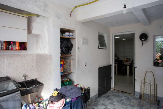 Garagem de casa à venda com 2 quartos, 90m² em Piraporinha, Diadema