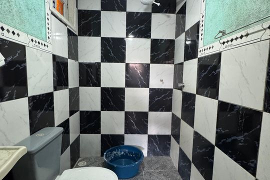 Banheiro do Quintal de casa à venda com 2 quartos, 125m² em Santa Maria, Osasco