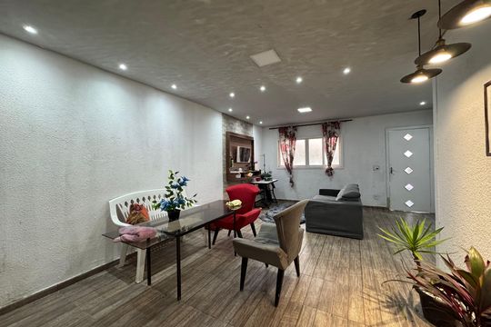 Sala de casa à venda com 2 quartos, 125m² em Santa Maria, Osasco