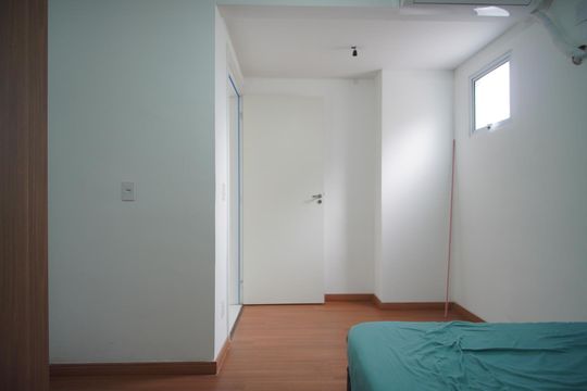 Quarto de apartamento à venda com 1 quarto, 39m² em Rubem Berta, Porto Alegre