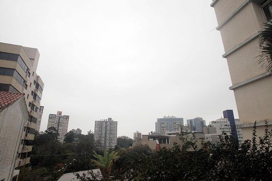Área de Serviço Vista de apartamento para alugar com 3 quartos, 150m² em Petrópolis, Porto Alegre