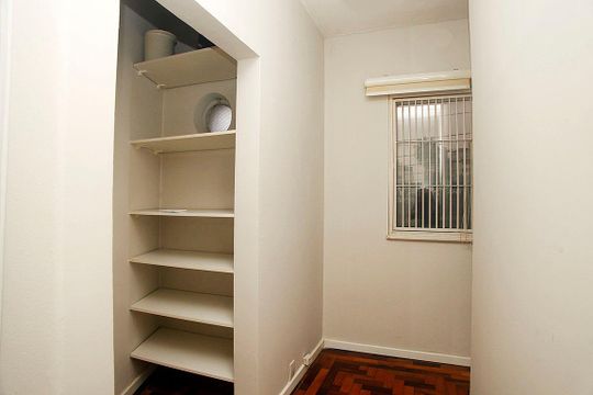 Quarto 1 Suíte - Detalhe Closet de apartamento para alugar com 3 quartos, 150m² em Petrópolis, Porto Alegre