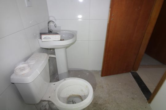 Banheiro de apartamento à venda com 3 quartos, 49m² em Vila Londrina, São Paulo