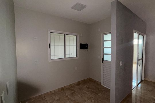 Sala de casa de condomínio à venda com 2 quartos, 118m² em Loteamento Alphaville Residencial, Goiânia