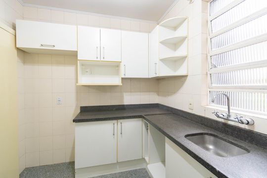 Casa à venda com 4 quartos, 250m² em Centro, Canoas