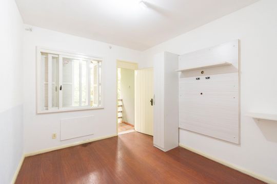 Casa à venda com 4 quartos, 250m² em Centro, Canoas