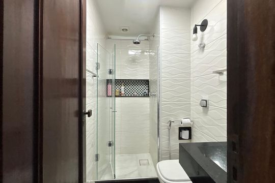 Banheiro social 2 de apartamento à venda com 3 quartos, 150m² em Copacabana, Rio de Janeiro