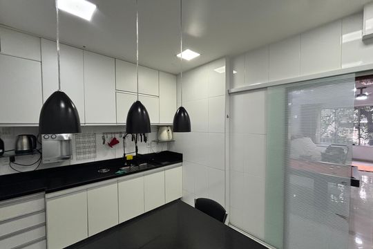 Cozinha de apartamento à venda com 3 quartos, 150m² em Copacabana, Rio de Janeiro