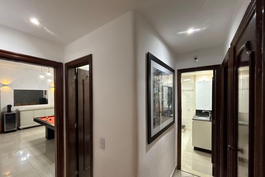 Corredor de acesso aos cômodos de apartamento à venda com 3 quartos, 150m² em Copacabana, Rio de Janeiro