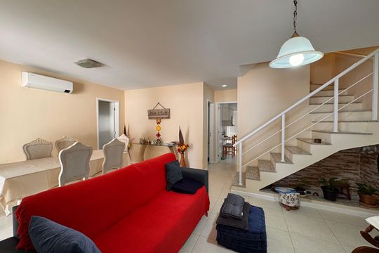 Sala de casa de condomínio à venda com 5 quartos, 203m² em Recreio dos Bandeirantes, Rio de Janeiro