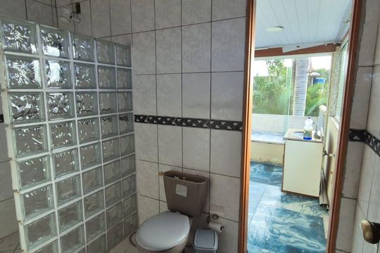 Banheiro de casa para alugar com 4 quartos, 140m² em Unamar, Cabo Frio