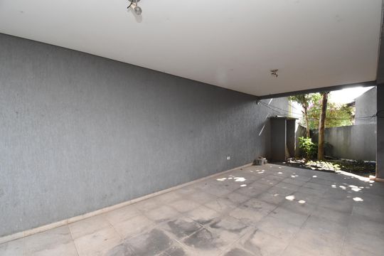 Garagem de casa à venda com 3 quartos, 298m² em Centro, Curitiba