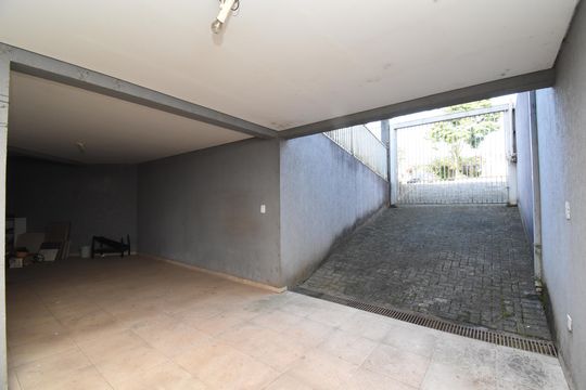 Garagem de casa à venda com 3 quartos, 298m² em Centro, Curitiba
