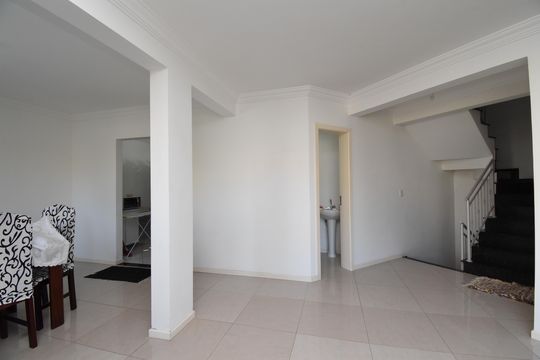 Sala de casa à venda com 3 quartos, 298m² em Centro, Curitiba