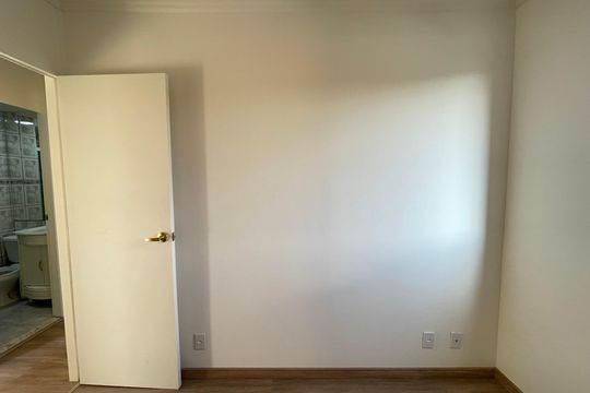 Quarto 2 de apartamento à venda com 3 quartos, 60m² em Conjunto Promorar Raposo Tavares, São Paulo