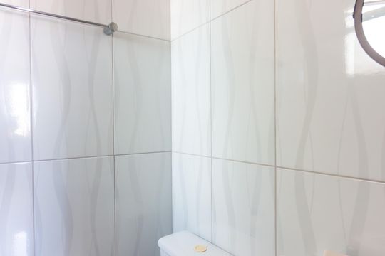 Banheiro de apartamento à venda com 2 quartos, 55m² em Bandeiras, Osasco