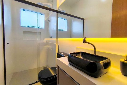 Banheiro 1 de casa para alugar com 2 quartos, 150m² em Potecas, São José