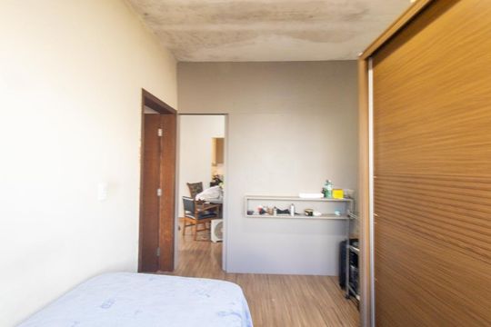 Quarto 2 de casa à venda com 3 quartos, 300m² em Sítio Cercado, Curitiba