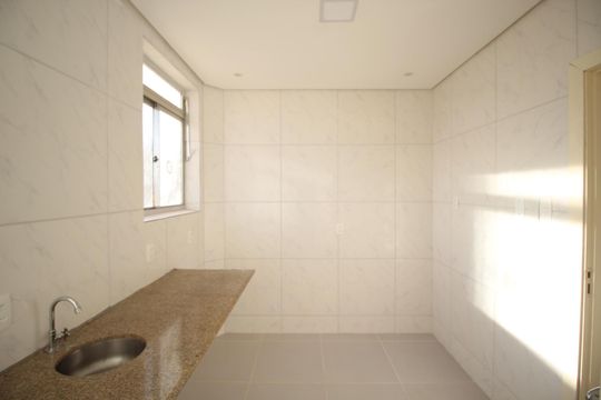 Cozinha de apartamento à venda com 2 quartos, 69m² em Floresta, Porto Alegre