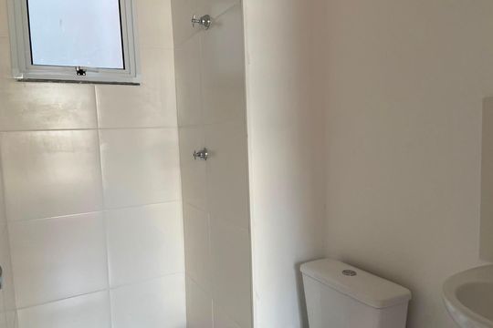 Banheiro de kitnet/studio para alugar com 1 quarto, 21m² em Bela Vista, São Paulo
