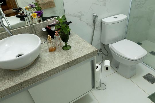 BANHEIRO SOCIAL de apartamento à venda com 2 quartos, 93m² em Centro, Campinas