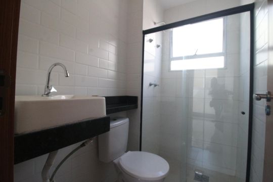 Banheiro de apartamento para alugar com 2 quartos, 40m² em Jardim Alvorada, Nova Iguaçu