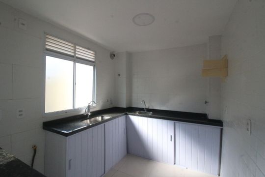 Cozinha de apartamento para alugar com 2 quartos, 40m² em Jardim Alvorada, Nova Iguaçu