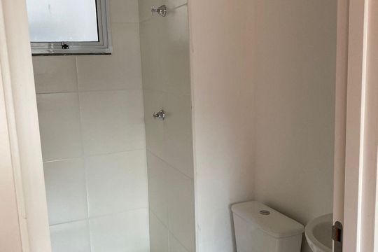 Banheiro de kitnet/studio para alugar com 1 quarto, 21m² em Bela Vista, São Paulo
