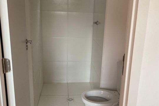 Banheiro de kitnet/studio para alugar com 1 quarto, 21m² em Bela Vista, São Paulo