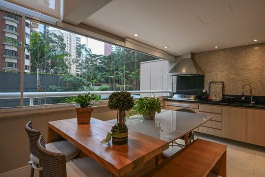 Varanda de apartamento à venda com 4 quartos, 250m² em Vila Suzana, São Paulo