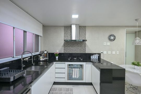 Cozinha de apartamento à venda com 4 quartos, 250m² em Vila Suzana, São Paulo