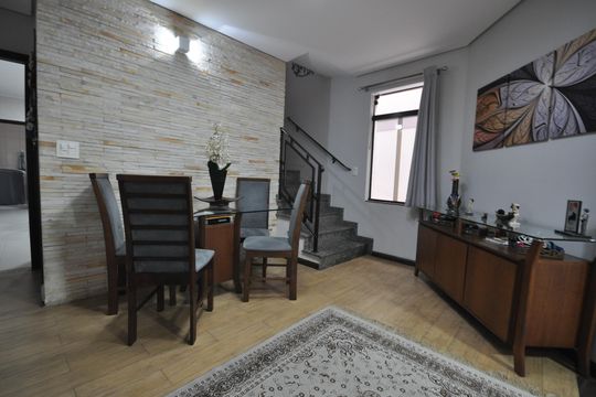 Sala de casa à venda com 4 quartos, 200m² em Jaçanã, São Paulo
