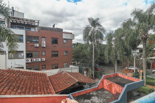 Vista de casa de condomínio à venda com 3 quartos, 234m² em Boa Vista, Porto Alegre