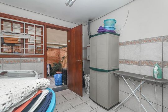 Área de Serviço de casa de condomínio à venda com 3 quartos, 234m² em Boa Vista, Porto Alegre