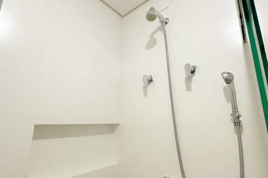 Banheiro da Suíte de apartamento para alugar com 2 quartos, 90m² em Jurerê Internacional, Florianópolis