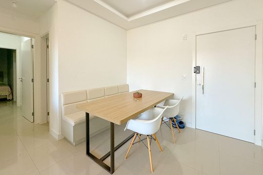 Sala de Jantar de apartamento para alugar com 2 quartos, 90m² em Jurerê Internacional, Florianópolis