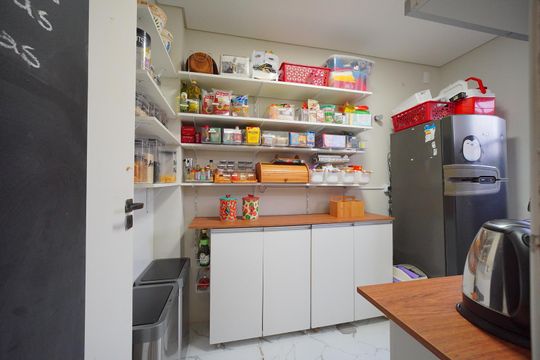 Despensa de casa de condomínio para alugar com 4 quartos, 260m² em São João do Rio Vermelho, Florianópolis