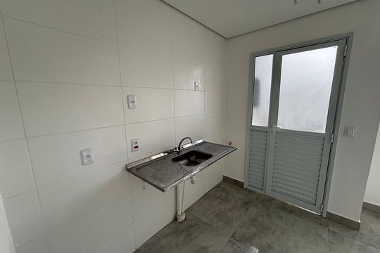 Cozinha de apartamento para alugar com 2 quartos, 44m² em Jardim Maringa, São Paulo