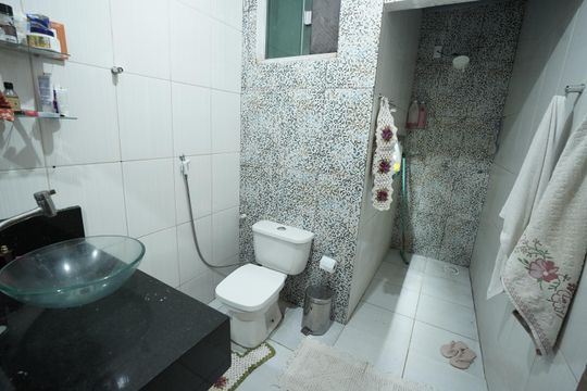Casa à venda com 3 quartos, 360m² em Jardim Balneario Meia Ponte, Goiânia