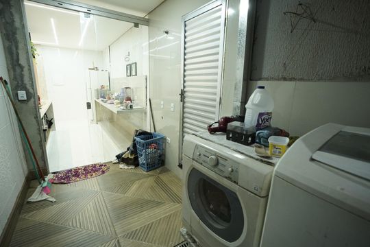 Casa à venda com 3 quartos, 360m² em Jardim Balneario Meia Ponte, Goiânia
