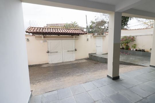 Garagem de casa à venda com 6 quartos, 418m² em City Bussocaba, Osasco
