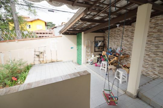 Quintal de casa à venda com 6 quartos, 418m² em City Bussocaba, Osasco